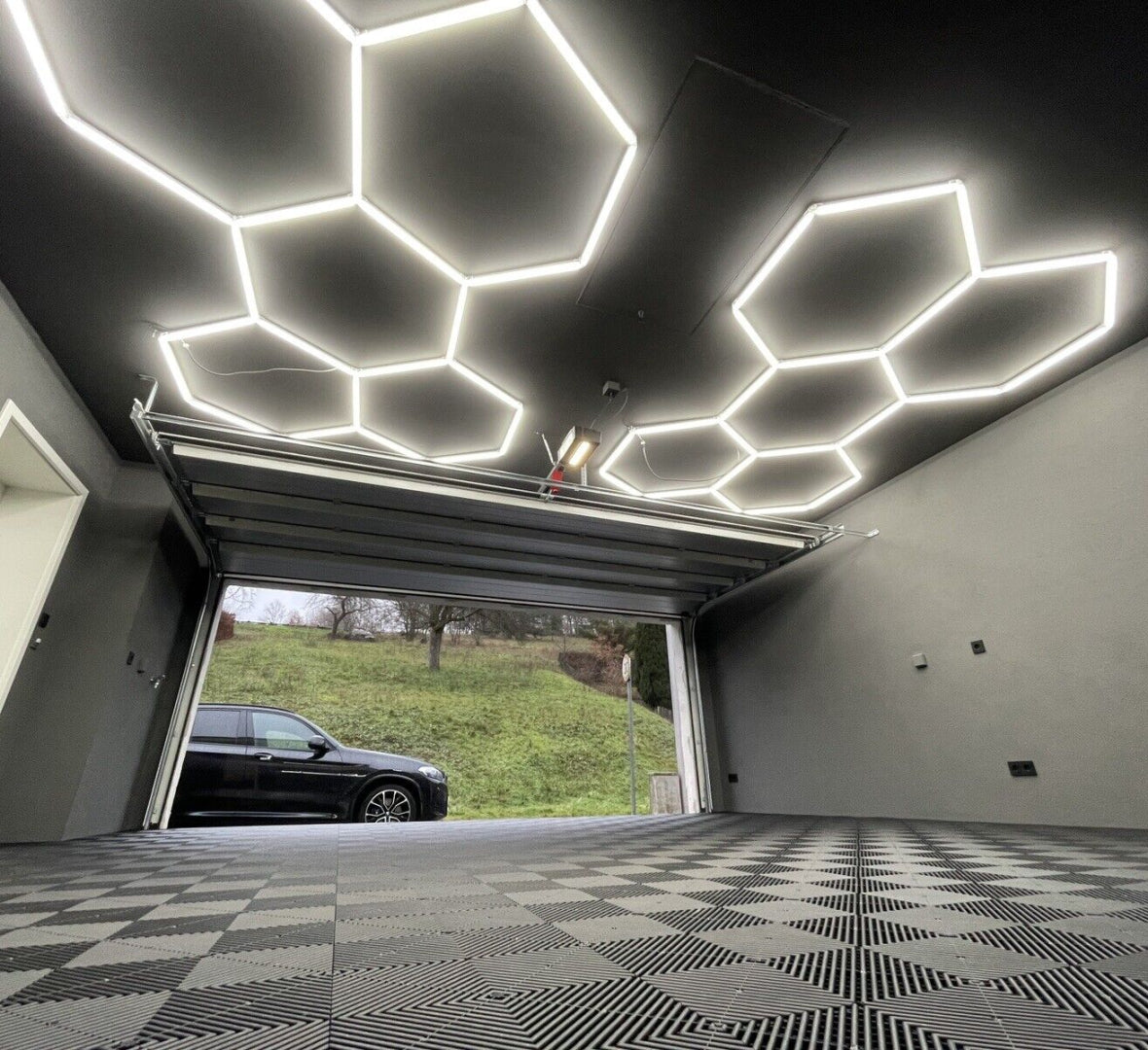 LED lumière Hex-Grid hexagonal Honeycomb détaillant de lampe de plafond  Atelier de réparation de voiture de la beauté de la station de lavage de la  conception d'illumination de garage - Chine Hex-Grid